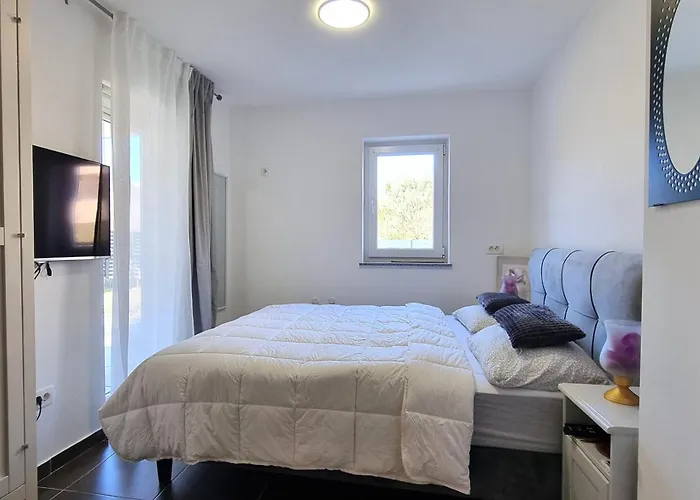 With Parking Space Baska, Krk - 24147 Apartament Baška